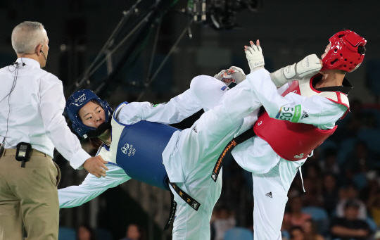 태권도 한국대표 오혜리 선수가  19일 오후(현지시간) 브라질 리우데자네이루 바하 올림픽파크 카리오카 경기장에서 열린 2016리우올림픽 태권도 여자 -67kg급 8강전에서 대만의 치아치아 추앙을 상대로 21-9로 이겼다.  오혜리는 준결승에서 아제르바이잔의 아지조바와 맞대결을 펼친다. 오혜리는 리우올림픽 태권도에서 한국의 4번째 메달에 도전하고 있다. /리우데자네이루=올림픽사진공동취재단