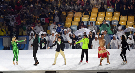 21일 오후(현지시간) 브라질 리우데자네이루 마라카낭 주경기장에서 열린 2016 리우올림픽 폐막식에서 공연이 펼쳐지고 있다./리우데자네이루=올림픽사진공동취재단