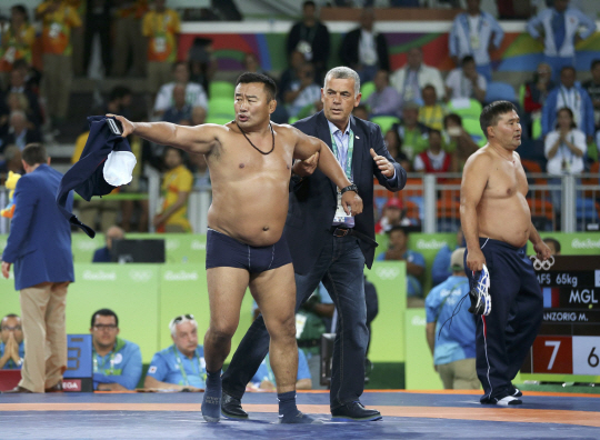 [리우올림픽]연이은 레슬링 판정 논란에 한국인 심판도 포함
