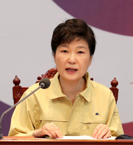 박근혜 대통령이 22일 청와대에서 열린 을지 국무회의에서 발언하고 있다. /연합뉴스