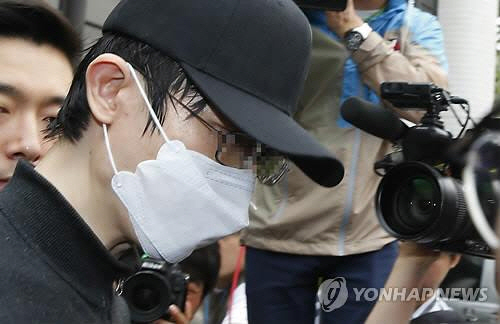강남역 살인사건의 피고인 김씨가 법정에서 “내가 유명인사가 된 것 같다”는 황당 발언을 했다 /연합뉴스