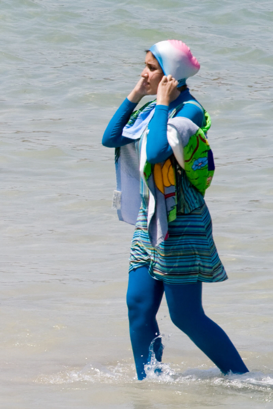 신체를 가리는 이슬람식 수영복 ‘부르키니’. /출처=위키피디아