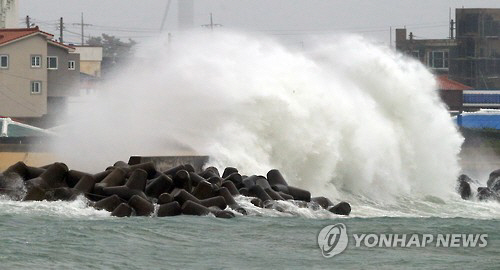 10호 태풍 ‘라이언록’의 북상에 따라 한국과 일본 기상당국이 초긴장 체제에 돌입했다./연합뉴스
