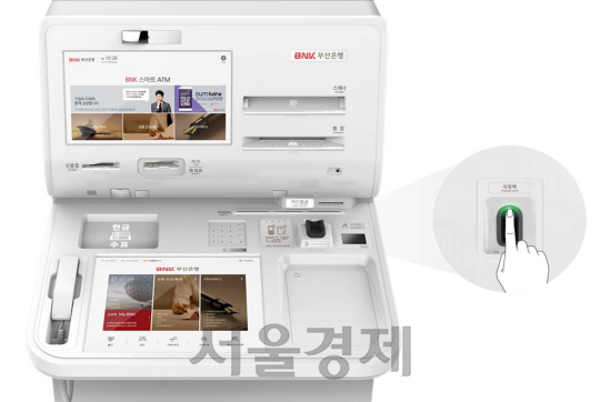 BNK부산은행에서 시범 운영되는 LG CNS의 ‘스마트 ATM’ /사진제공=LG CNS