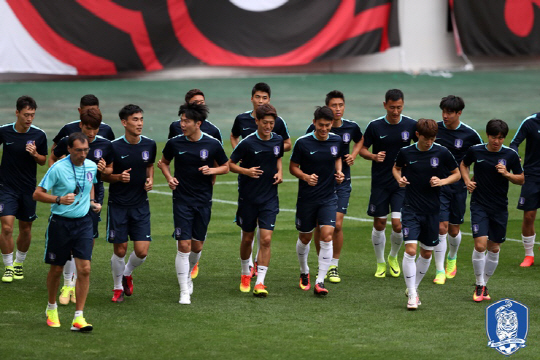 9월 1일 중국과 2018 러시아 월드컵 최종예선 1차전을 치르는 대한민국 축구 국가대표팀이 서울월드컵경기장에서 오픈트레이닝을 받고 있다./출처=대한축구협회 공식 홈페이지