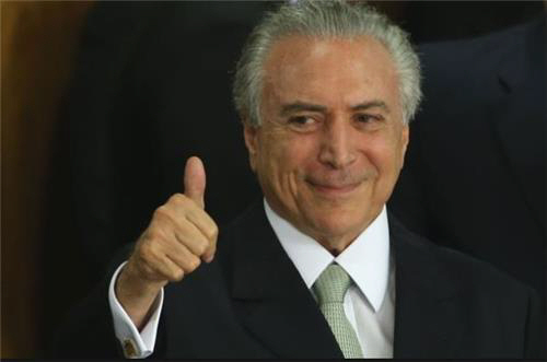 '미스 상파울루' 퍼스트레이디...새 브라질 대통령 테메르는 누구?
