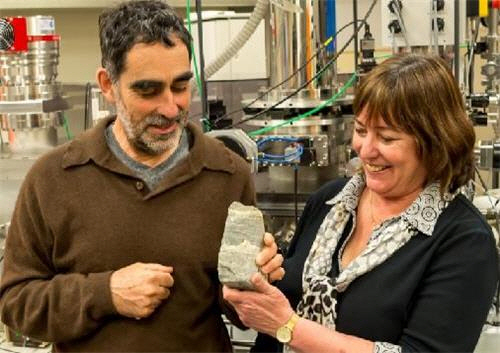 호주 연구팀이 그린란드에서 지구 상에서 가장 오래도니 37억 년 전 화석을 발견했다. /출처=호주국립대학교 홈페이지