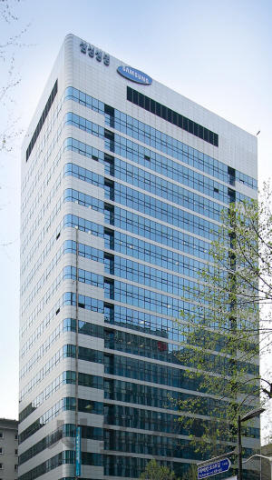 페블스톤자산운용이 사들인 서울 강남에 위치한 ‘삼성파이낸스빌딩’. 외국계 투자자인 AEW캐피탈이 투자자로 나섰다.