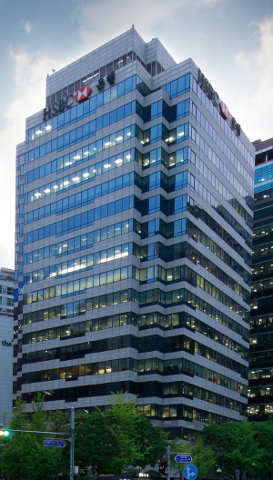 페블스톤자산운용이 사들인 서울 도심의 ‘HSBC 빌딩’. 싱가포르계 기관이 투자한다.
