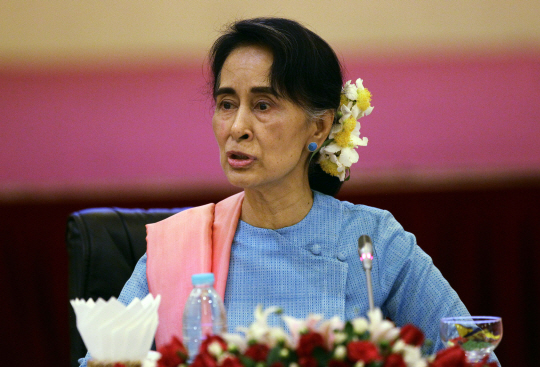 수지 방미 앞두고...美, 미얀마 경제제재 해제 검토