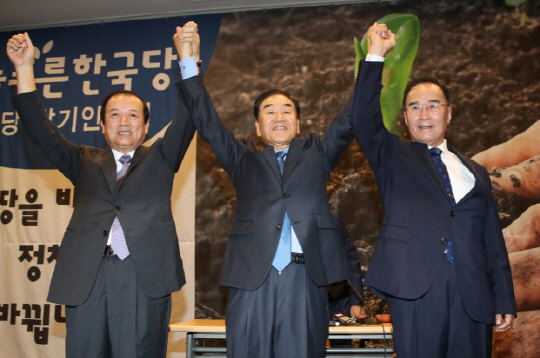 늘푸른한국당이 창당발기인대회를 열고 본격적인 창당작업에 나섰다 /연합뉴스