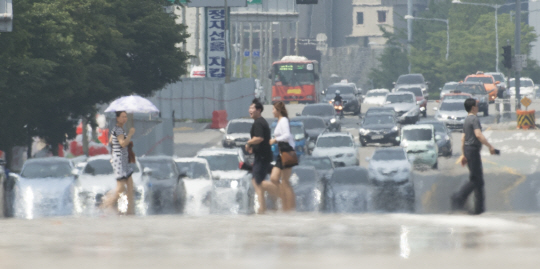 올해 여름 휴가기간 고속도로 일평균 교통량이 1년 전보다 2.8% 증가한 것으로 나타났다. /서울경제DB