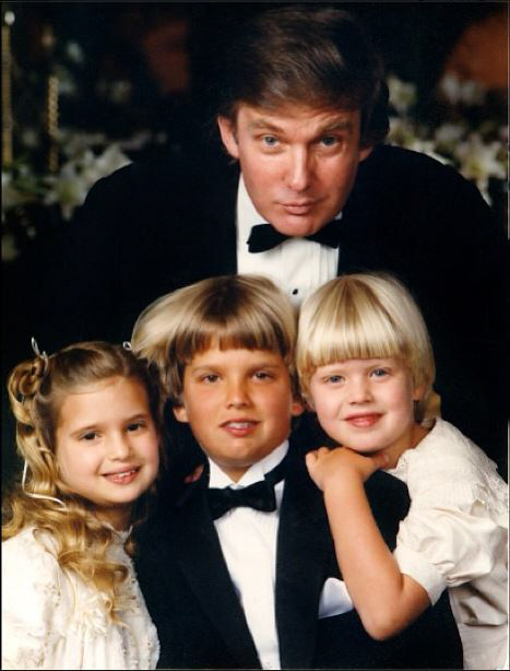 젊은 시절의 도널드 트럼프와 그의 어린 자녀들. /트럼프페이스북