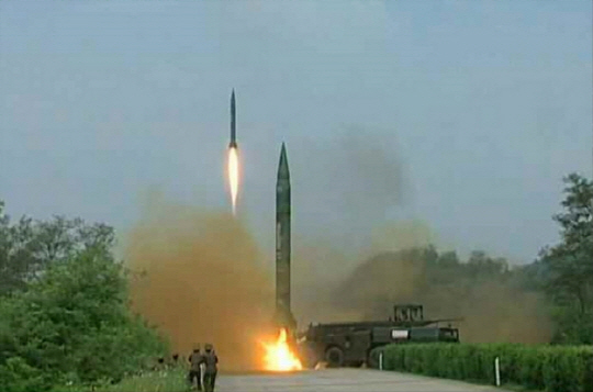 군 당국은 전날 북한이 발사한 탄도미사일 3발이 노동미사일로 판단된다고 거듭 밝혔다 /연합뉴스