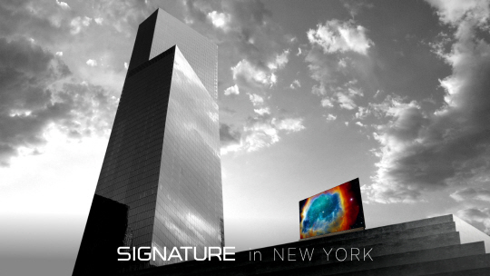 LG전자가 초프리미엄 가전 브랜드 ‘LG 시그니처’의 글로벌 판매 확대에 맞춰 ‘LG 시그니처 인더시티(LG SIGNATURE in The City)’ 광고 캠페인을 실시한다. 미국 뉴욕의 ‘포 월드 트레이드 센터(Four World Trade Center)’에서 촬영한 ‘LG 시그니처 올레드 TV’. /사진제공=LG전자