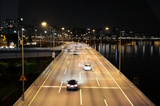 강변북로·올림픽대로 가로등 친환경 LED 조명으로 바뀐다