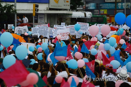 멕시코 동성결혼 합법화 반대 시위./출처=연합뉴스