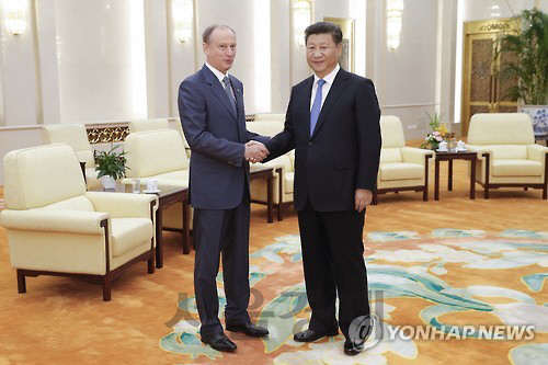 시진핑(오른쪽) 중국 국가주석과 니콜라이 파트루셰프 러시아 연방 안보회의 서기/연합뉴스
