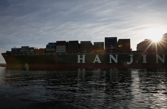 The Hanjin Chongqing container ship departs the Port of Los Angeles in San Pedro, California, U.S., on Tuesday, April 8, 2014. Wholesale trade rose 0.7% in February to $436.1 billion, up 3.1% compared with February 2013, according to the U.S. Census Bureau. Photographer: Patrick T. Fallon/Bloomberg