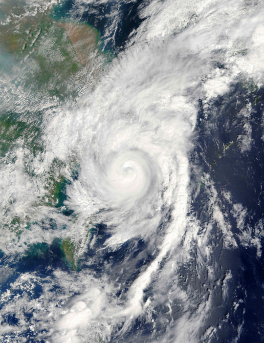 미국 항공우주국(NASA)이 제공한 제16호 태풍 말라카스의 위성사진/AFP연합뉴스