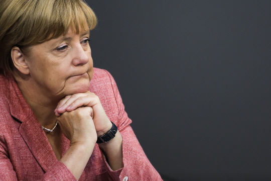 메르켈 독일 총리, 난민대응 미흡 첫 인정…'反난민은 안 돼'