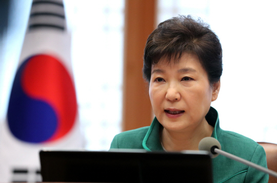 박근혜 대통령이 22일 오전 청와대에서 열린 수석비서관회의에서 발언하고 있다. /연합뉴스
