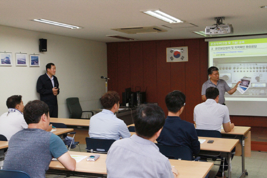 한국철도공사(코레일은) 철도노조가 27일 파업을 예고함에 따라 대체 기관사들에 대한 교육을 진행하고 있다고 26일 밝혔다. 코레일이 서울기관차승무사업소에서 대체교육을 진행하고 있다. /사진제공=코레일