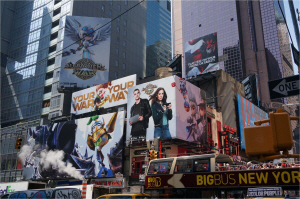 컴투스의 모바일게임 ‘서머너즈 워’가 뉴욕 타임스퀘어에서 광고되고 있는 모습/사진제공=컴투스