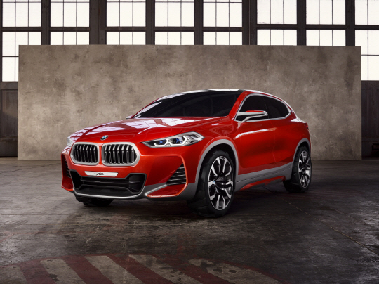 2016 파리모터쇼에서 세계 최초로 공개된 BMW X2 콘셉트 모델. / 사진제공=BMW코리아