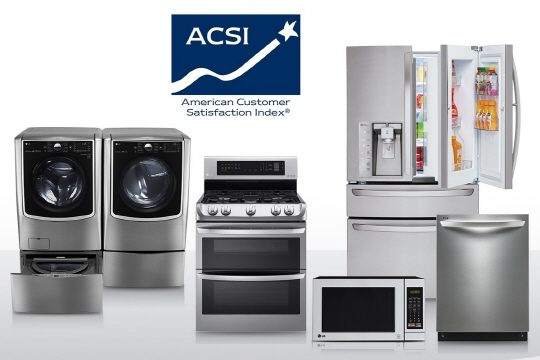 세탁기·오븐·냉장고를 비롯한 LG전자 가전 기기의 모습. LG전자는 미국 소비자만족지수협회(ACSI)의 소비자 만족도 평가 결과 올해까지 2년 연속 미국 내 가전 부문 1위 업체로 선정됐다고 2일 밝혔다. /사진제공=LG전자