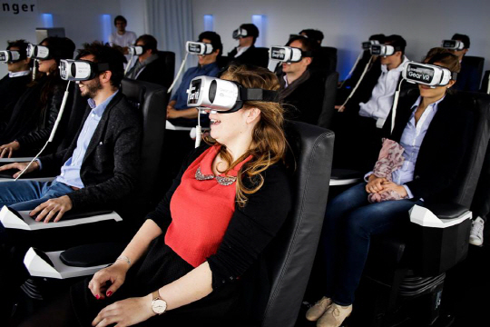 파리모터쇼에 VR 체험부스 마련한 삼성전자
