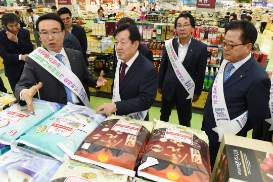“쌀 안 먹는 시대”··농협, 기업후원·소비촉진 행사로 수확기 쌀 판매 앞장서