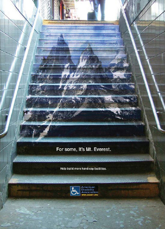 장애인 편의 시설을 더 확충하자는 메시지를 지하철 및 공공 장소 계단에 설치되도록 디자인했다.