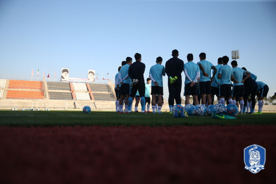한국 축구대표팀이 11일 밤 11시 45분(한국시간) 이란 테헤란 아자디 스타디움에서 홈팀 이란과의 월드컵 아시아지역 최종예선 4차전을 치를 예정이다./출처=대한축구협회