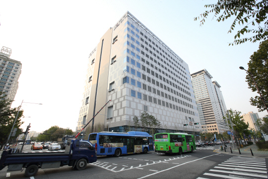 KT가 12일 서울 양천구에서 문을 연 국내 첫 지능형 인터넷데이터센터인 ‘목동IDC 2센터’ 모습/사진제공=KT