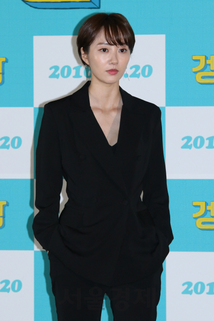 배우 박주희가 영화 ‘걷기왕’ 언론시사회에 참석해 참석해 포토타임을 갖고 있다.