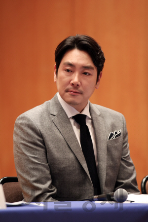 ‘아시아나국제단편영화제’에서 ‘단편의 얼굴상’ 심사를 맡은 배우 조진웅