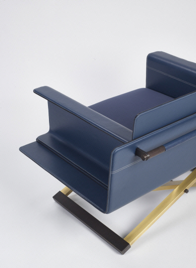 김백선이 디자인 하고 ‘가구계의 에르메스’인 이탈리아의 프로메모리아가 제작한 의자 /사진제공=학고재갤러리