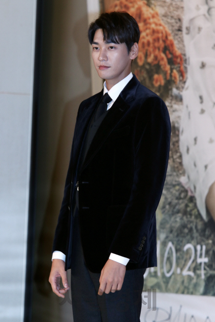 배우 김영광이 KBS 2TV 새 월화드라마 ‘우리 집에 사는 남자’ 제작발표회에 참석해 포토타임을 갖고 있다.