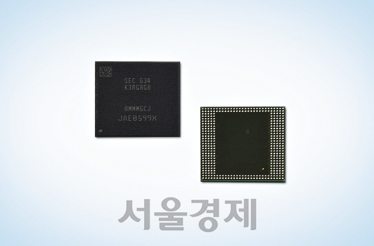 삼성전자가 세계 최초로 출시한 ‘8GB LPDDR4 모바일 D램’ 모습. / 사진제공=삼성전자