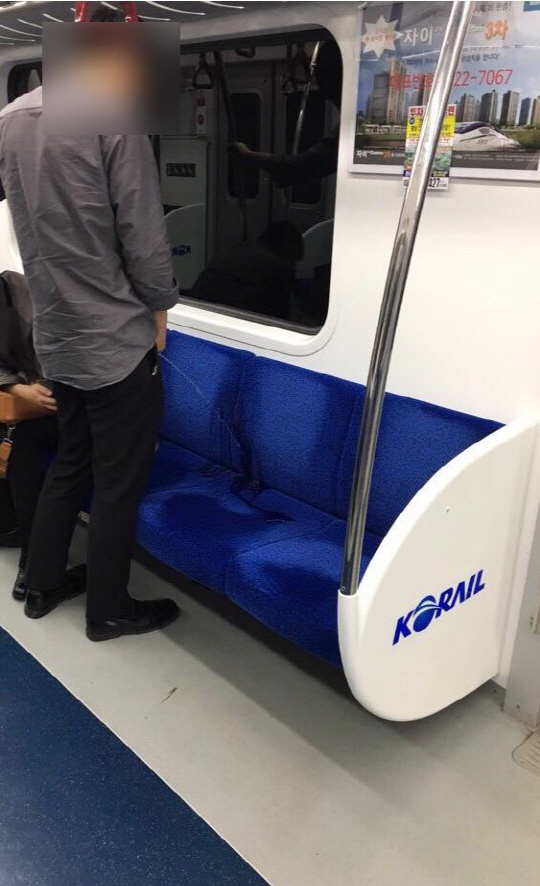 지하철 1호선, 좌석에 소변 보는 남성 포착 “의자에 절대 앉지 않겠다”