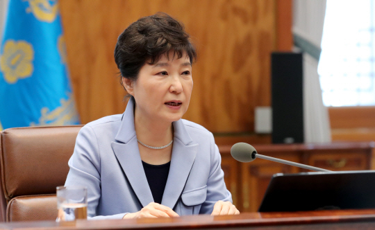 박근혜 대통령이 20일 오후 청와대에서 열린 수석비서관회의에서 발언하고 있다./연합뉴스