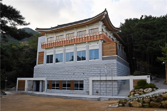 부산시는 1974년 건립돼 노후화가 진행되고 있는 부산민속예술관을 증·개축하고 6일 개관한다./사진제공=부산시
