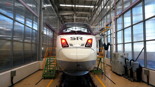 현대로템이 고속철 운영사인 ㈜SR에 납품한 수서고속철도(SRT) 편성 차량의 모습. /사진제공=현대로템