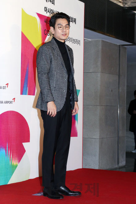 배우 김태우가 3일 오후 서울 종로구 씨네큐브 광화문에서 열린 제14회 아시아나국제단편영화제 개막식 포토월 행사에 참석했다.