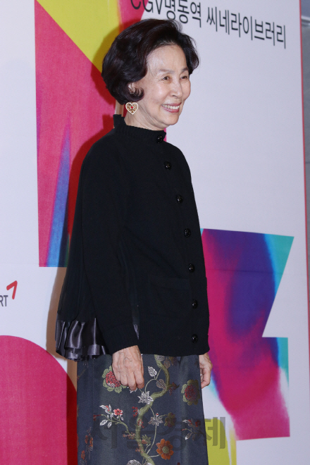 배우 손숙이 3일 오후 서울 종로구 씨네큐브 광화문에서 열린 제14회 아시아나국제단편영화제 개막식 포토월 행사에 참석했다.