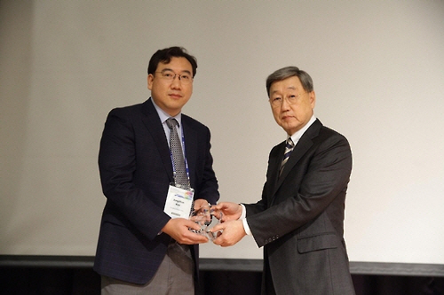 김종만 교수 (왼쪽)