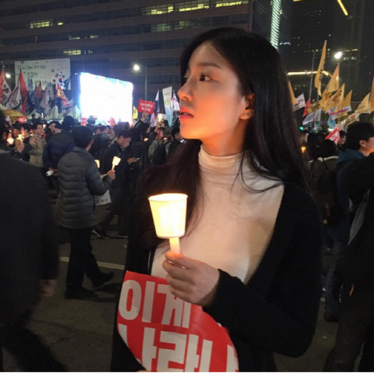 ‘왕현’ 미스코리아, 광화문 촛불집회 참석…그 와중에 예뻐 빛나는 미모
