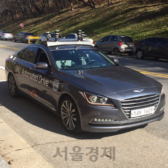 서울대학교 지능형자동차IT연구센터가 15일 공개한 도심자율주행자동차 ‘스누버(SNUver)2’ 모습 /김창영 기자