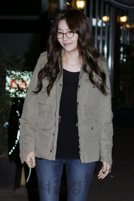 윤지민이 15일 열린 MBC ‘캐리어를 끄는 여자’ 종방연에 참석했다.